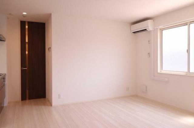 居室・リビング　明るめを基調としたお部屋です。