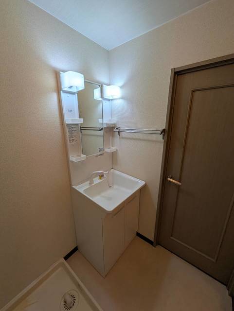 洗面設備　別部屋参考写真です