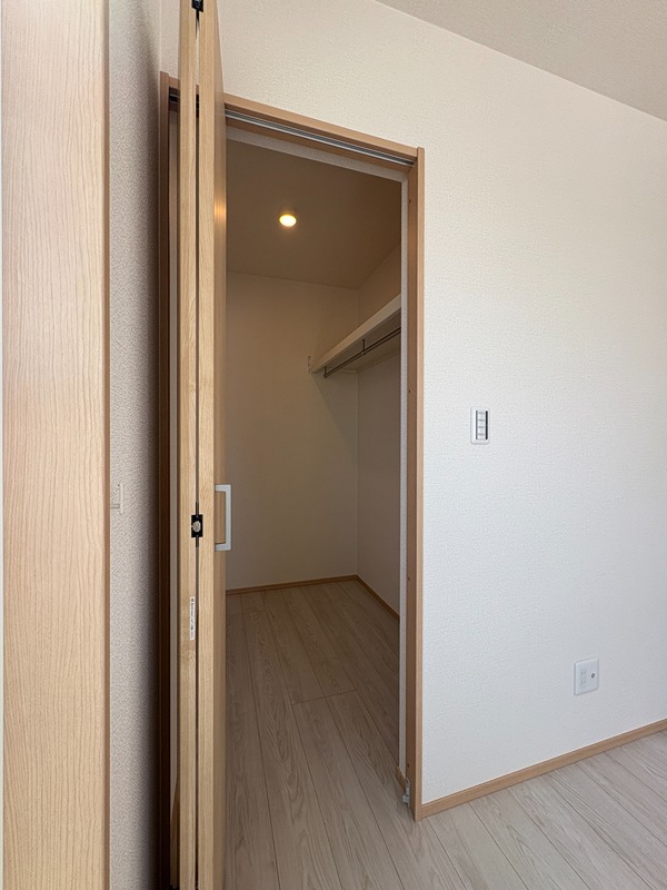 収納　参考写真：建具や床の色合い等は現地をご確認下さい。
