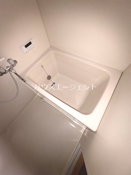 バス・シャワールーム　浴室追い炊き機能付き。※参考画像