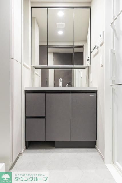 洗面設備　※写真は同タイプ住戸です。