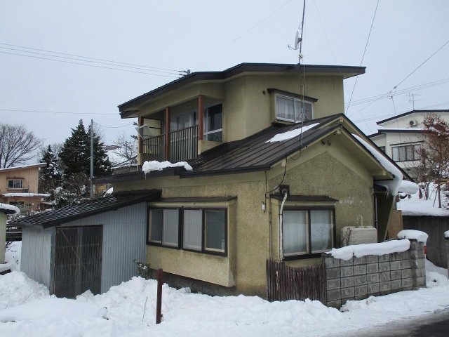建物外観　室内物置もついております