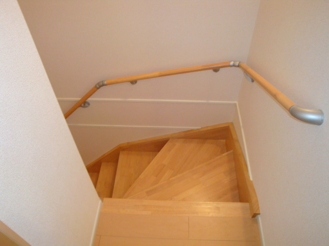 その他部屋・スペース　階段でお部屋に上がります