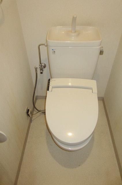 トイレ　ウォシュレット付トイレです。