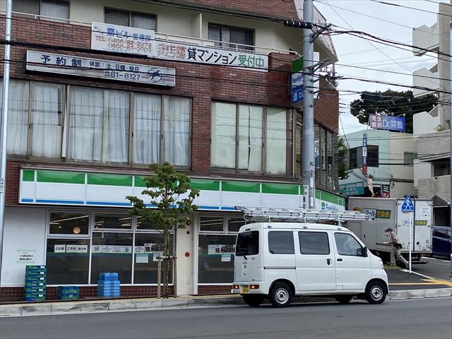 コンビニ　ファミリーマート（コンビニ）まで310m