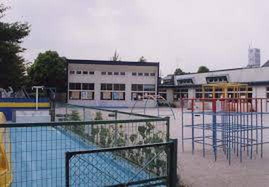 幼稚園・保育園　東部保育園（幼稚園・保育園）まで180m