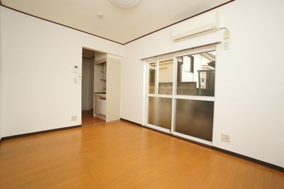 東武東上線 東武練馬駅 徒歩4分 2階建 築36年の居間写真