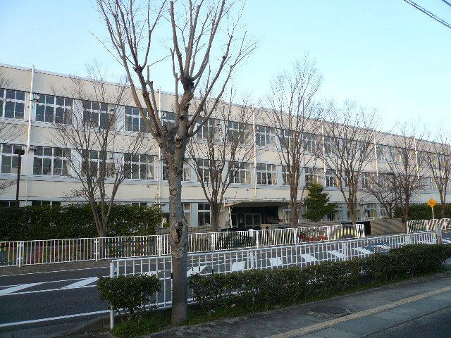 小学校　東近江市立八日市北小学校（小学校）まで685m