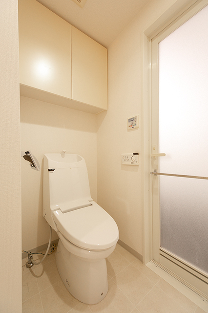 トイレ　※写真は同タイプ住戸です。