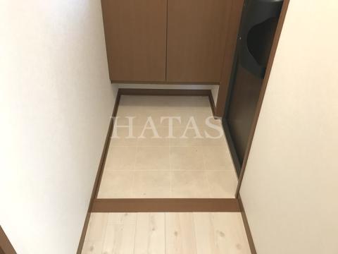 玄関　同物件別部屋です。