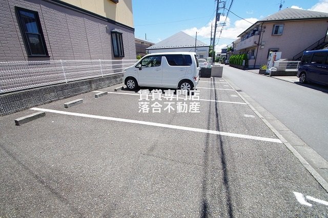 駐車場　敷地内駐車場完備