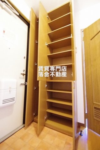 収納　便利な天井高シューズ収納