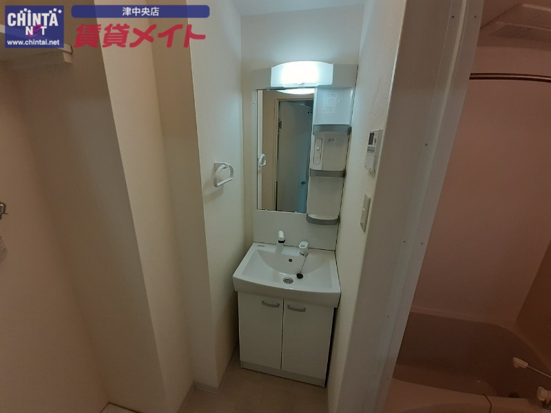 洗面設備　同型参考写真
