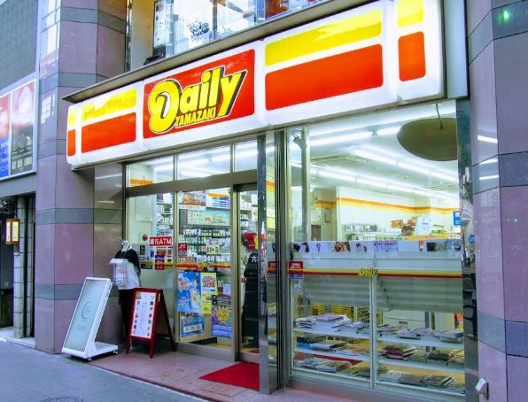 コンビニ　デイリーヤマザキ六本木交差点店（コンビニ）まで248m