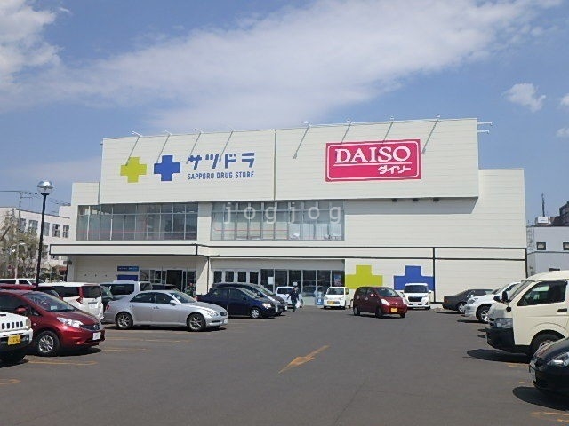 ドラックストア　サツドラ南11条店（ドラッグストア）まで291m