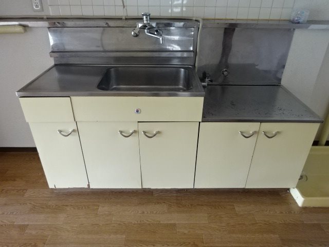 キッチン　画像は101号室です（参考）