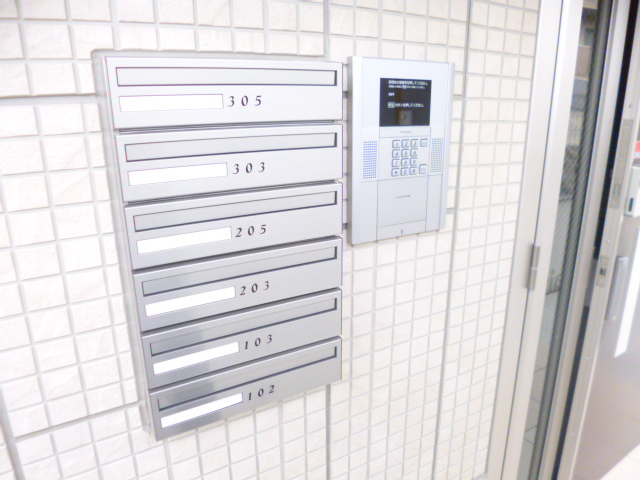 エントランス　オートロック完備です