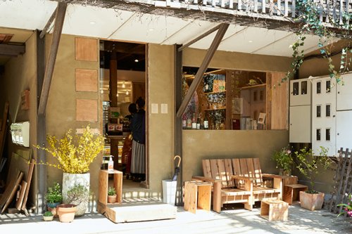 飲食店　FarmMart & Friends(ファームマート アンド（飲食店）まで169m