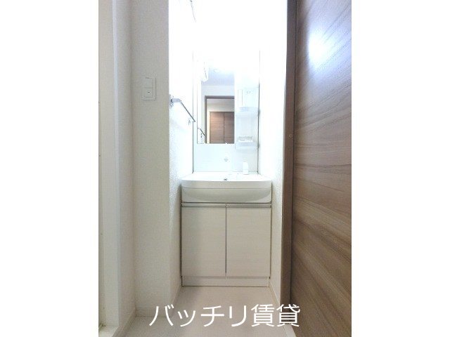 洗面設備　同型タイプの写真になります　現状優先