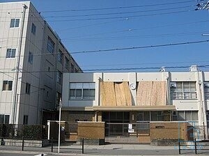 中学校　大阪市立長吉西中学校（中学校）まで733m