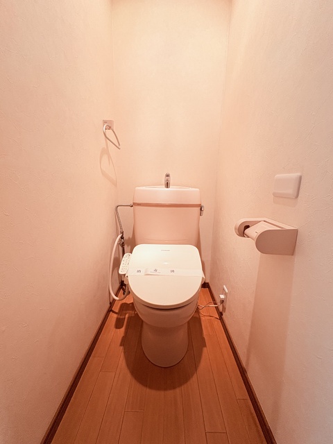 トイレ　★トイレは温水洗浄便座付きです★
