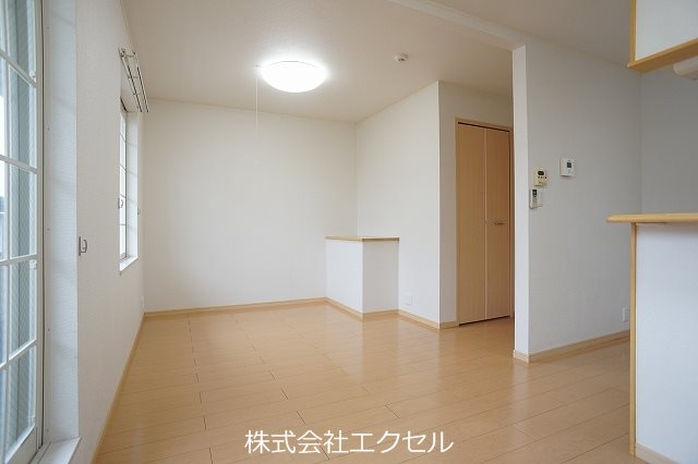 居室・リビング　明るいリビングです。