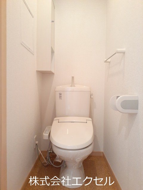 トイレ　温水洗浄便座です。