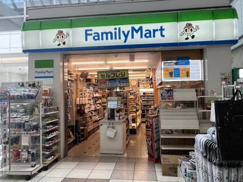 コンビニ　ファミリーマート はまりんセンター南駅店（コンビニ）まで88m