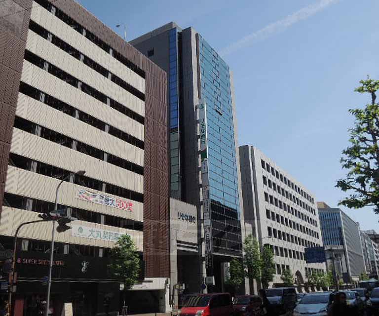 銀行　りそな銀行京都支店（銀行）まで353m