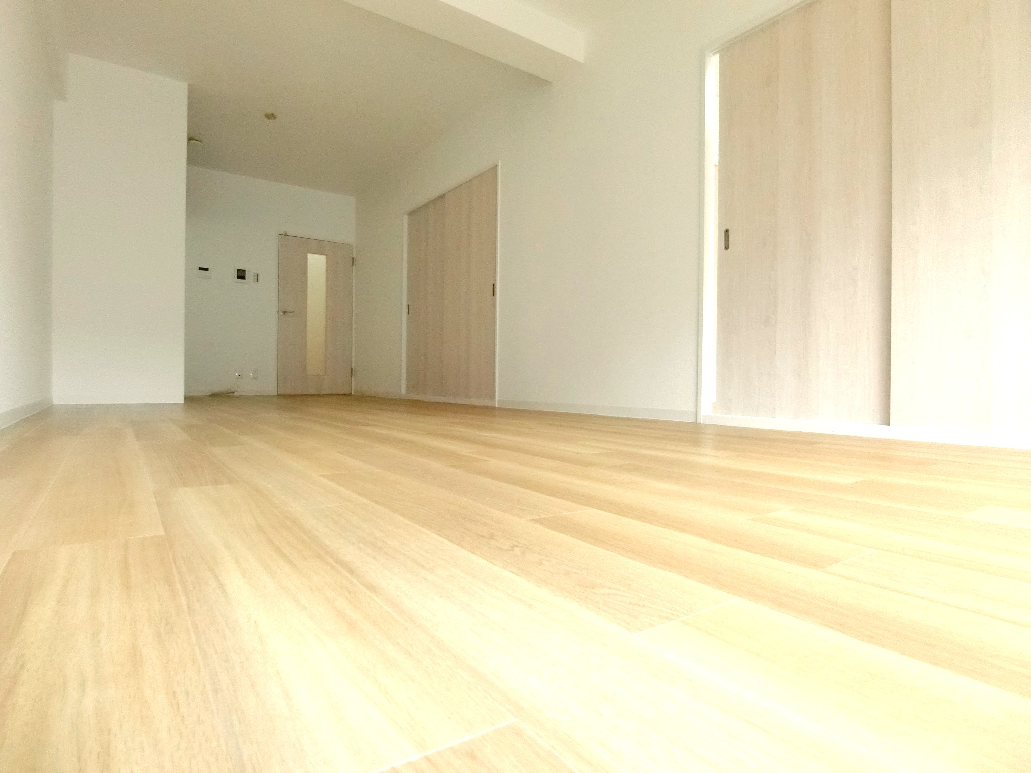 その他部屋・スペース　明るい南向きの12.6帖もある広々としたリビングです☆