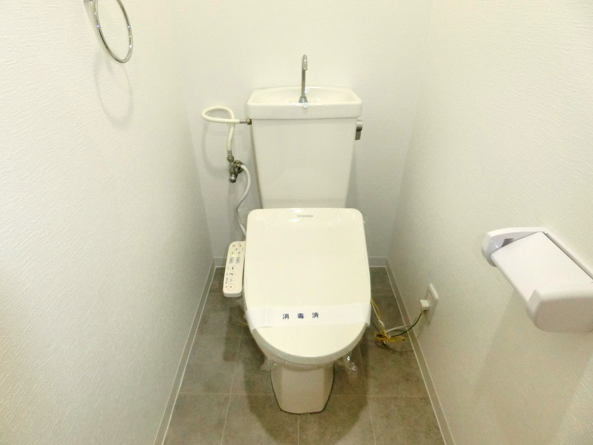 トイレ　温水洗浄機付のトイレです☆
