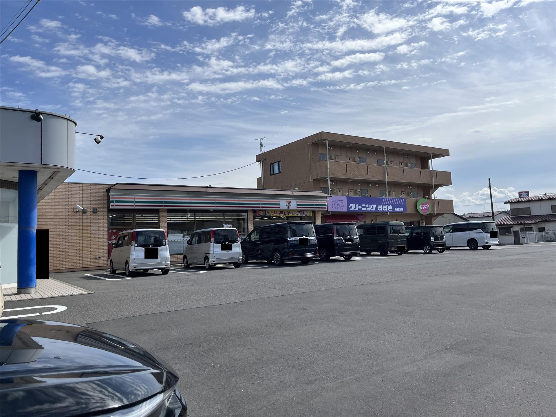 コンビニ　セブンイレブン新白河駅前店（コンビニ）まで395m