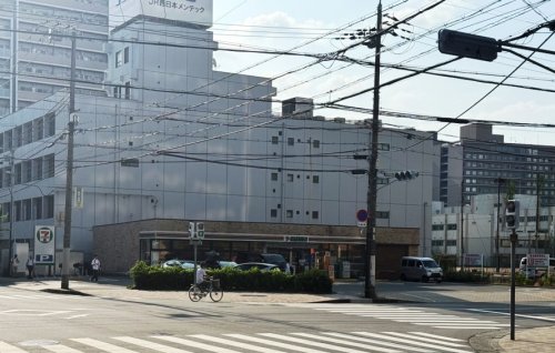コンビニ　セブンイレブン　大阪宮原4丁目店（コンビニ）まで70m