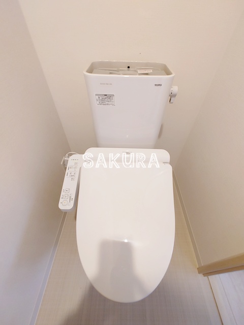 トイレ　嬉しい温水洗浄便座♪