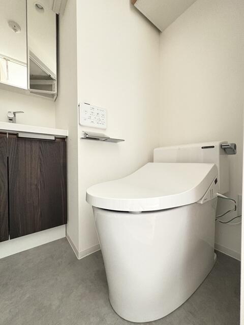 トイレ　※画像は同物件別部屋です