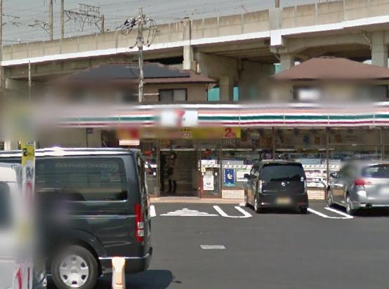 コンビニ　セブンイレブンさいたま鹿手袋３丁目店（コンビニ）まで746m