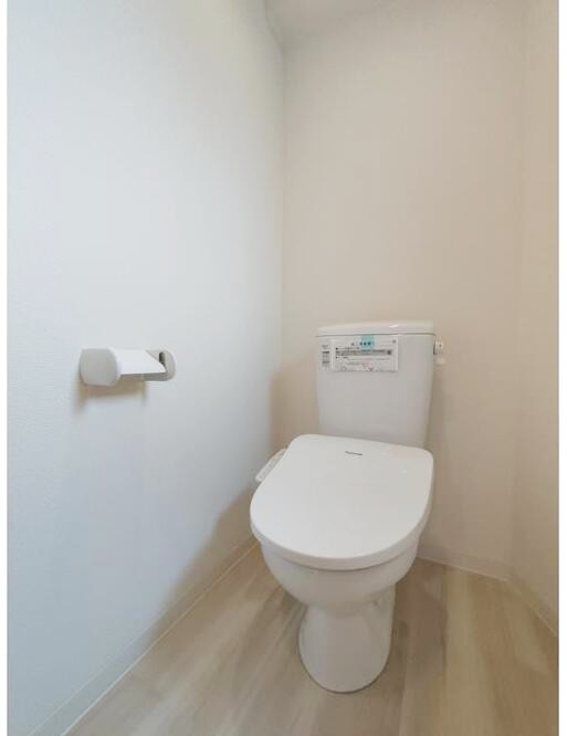 トイレ　落ち着いた色調のトイレです♪