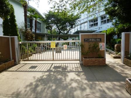 小学校　三軒茶屋小学校（小学校）まで118m