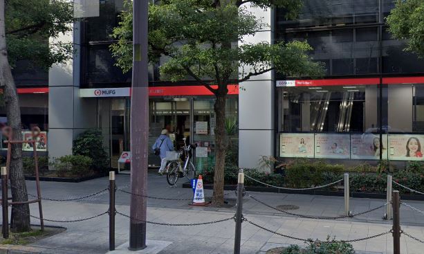 銀行　三菱UFJ銀行船場支店（銀行）まで320m