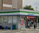 コンビニ　ファミリーマート 巽中四丁目店（コンビニ）まで384m