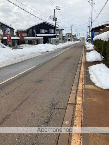 その他　全面道路（その他）まで0m