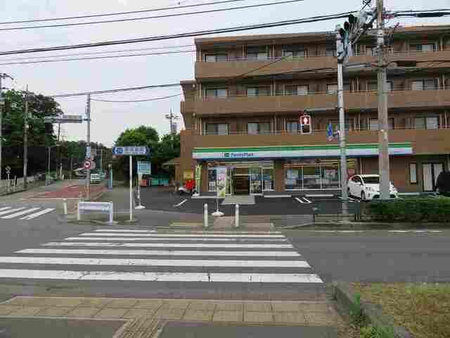 コンビニ　ファミリーマート（コンビニ）まで350m