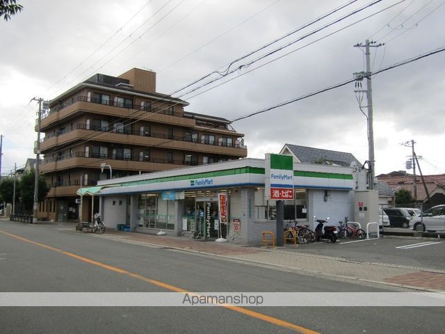 コンビニ　ファミリーマート（コンビニ）まで1938m