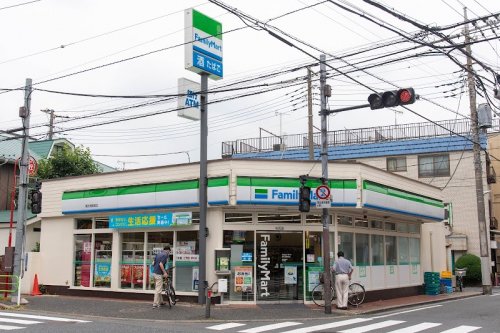 コンビニ　ファミリーマート 東伏見駅前店（コンビニ）まで246m