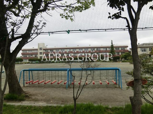 小学校　千葉市立鶴沢小学校（小学校）まで676m