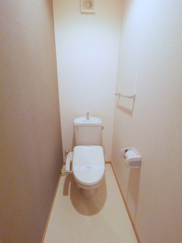 トイレ　温水洗浄便座付き