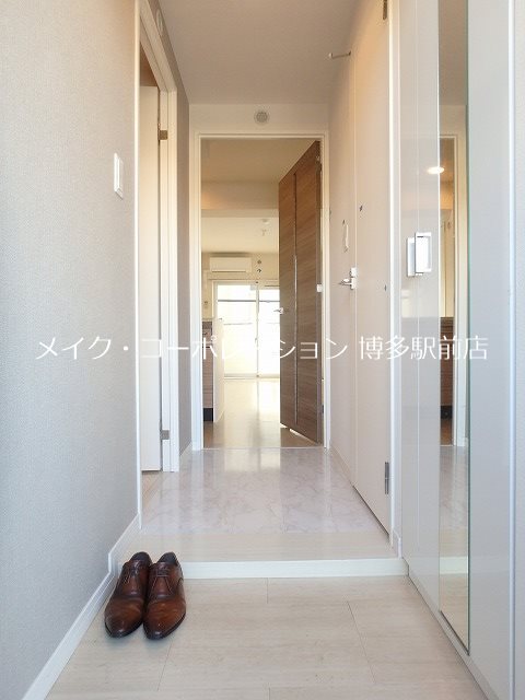 玄関　※写真は棟内別部屋参考写真