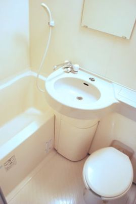 バス・シャワールーム　参考写真：別部屋タイプ