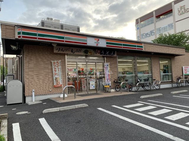 コンビニ　セブンイレブン 流山おおたかの森駅東口店（コンビニ）まで440m