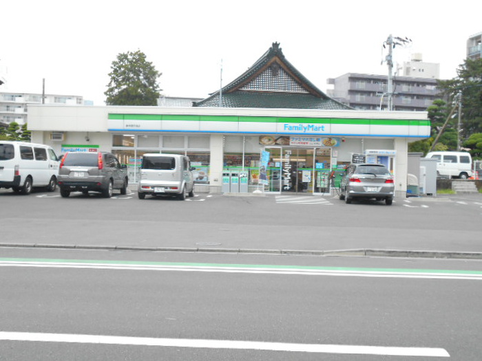 コンビニ　ファミリーマート新寺4丁目（コンビニ）まで29m